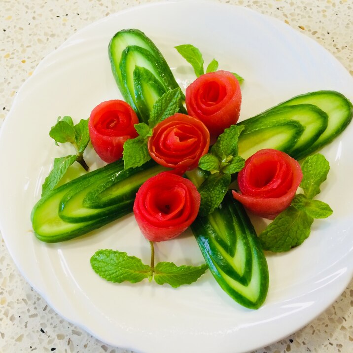 トマトの皮で薔薇を きゅうりとミントのサラダ レシピ 作り方 By Masya0928 楽天レシピ トマトの皮で薔薇を きゅうりとミントのサラダ レシピ 作り方 By Masya0928 楽天レシピ